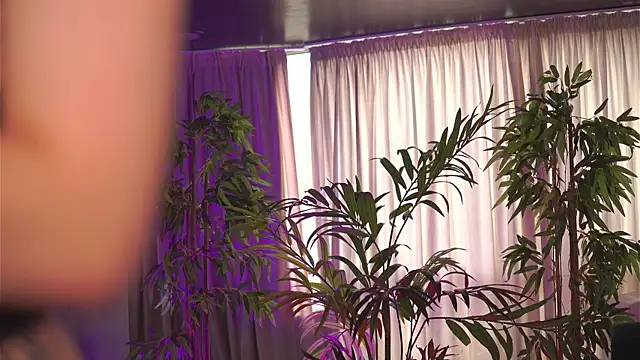 Snapshot of HotSkinnyX chatting on 11/09/25, 09:40 HotSkinnyX online show from 11/09/25, 09:40