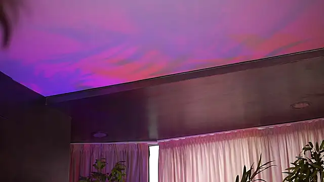 Snapshot of HotSkinnyX chatting on 11/30/25, 09:02 HotSkinnyX online show from 11/30/25, 09:02