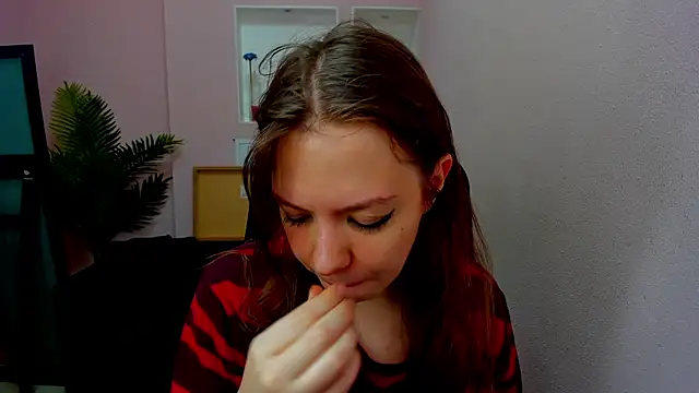 Snapshot of Persephoni chatting on 11/07/25, 08:31 Persephoni online show from 11/07/25, 08:31