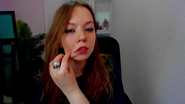 Snapshot of Persephoni chatting on 11/13/25, 10:36 Persephoni online show from 11/13/25, 10:36