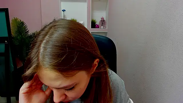 Snapshot of Persephoni chatting on 11/17/25, 01:28 Persephoni online show from 11/17/25, 01:28