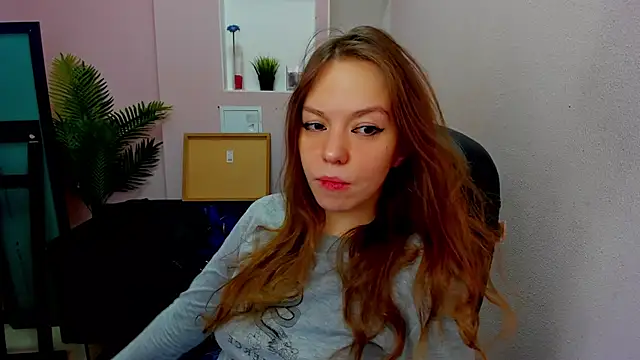 Snapshot of Persephoni chatting on 12/05/25, 10:57 Persephoni online show from 12/05/25, 10:57