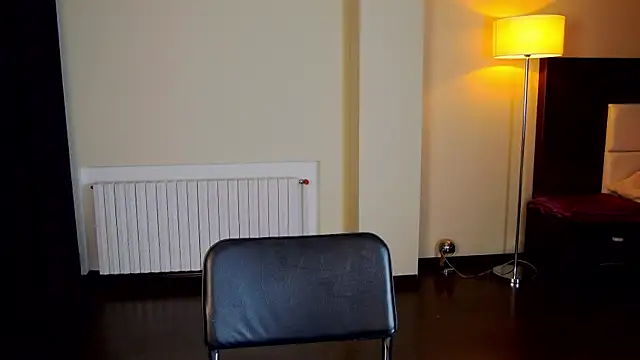 Snapshot of Friend12321 chatting on 02/13/25, 05:16 Friend12321 online show from 02/13/25, 05:16