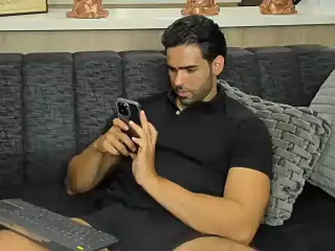 Snapshot of BradleySmithx chatting on 02/07/25, 04:48 BradleySmithx online show from 02/07/25, 04:48