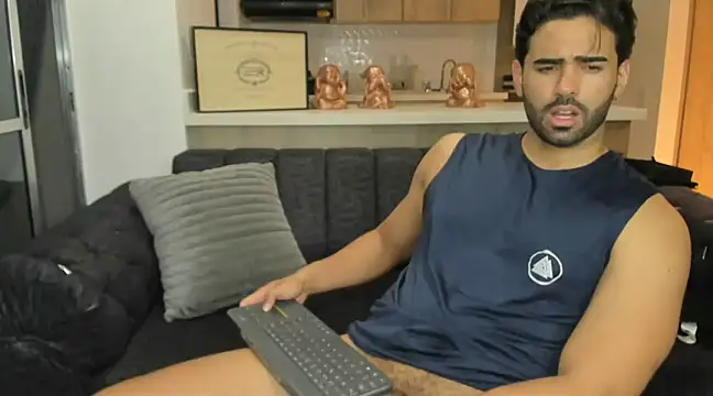 Snapshot of BradleySmithx chatting on 03/21/25, 05:11 BradleySmithx online show from 03/21/25, 05:11