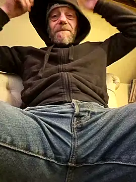 Snapshot of eddouxxx78 chatting on 02/14/25, 03:58 eddouxxx78 online show from 02/14/25, 03:58