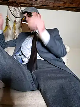 Snapshot of eddouxxx78 chatting on 09/27/25, 03:44 eddouxxx78 online show from 09/27/25, 03:44