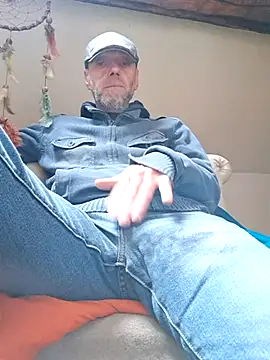 Snapshot of eddouxxx78 chatting on 10/19/25, 10:27 eddouxxx78 online show from 10/19/25, 10:27