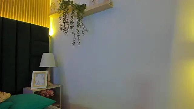 AntonellaaHot online show from 02/05/25, 11:06