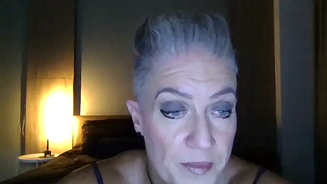 Snapshot of Devon2020 chatting on 11/11/25, 11:43 Devon2020 online show from 11/11/25, 11:43