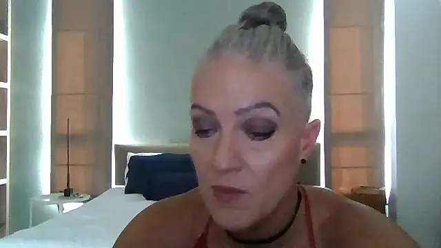 Snapshot of Devon2020 chatting on 11/12/25, 08:59 Devon2020 online show from 11/12/25, 08:59