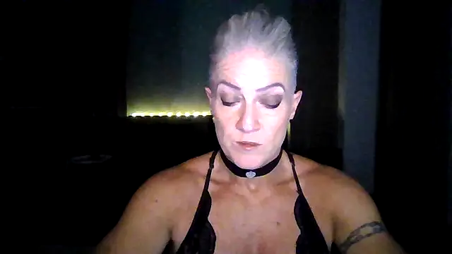 Snapshot of Devon2020 chatting on 11/15/25, 11:40 Devon2020 online show from 11/15/25, 11:40