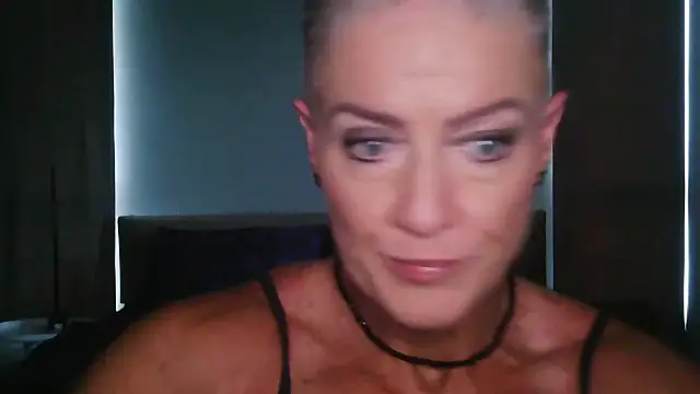 Snapshot of Devon2020 chatting on 11/20/25, 09:09 Devon2020 online show from 11/20/25, 09:09