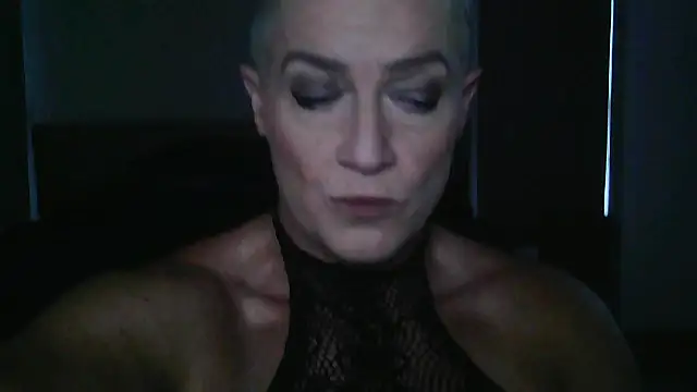 Snapshot of Devon2020 chatting on 11/22/25, 10:58 Devon2020 online show from 11/22/25, 10:58