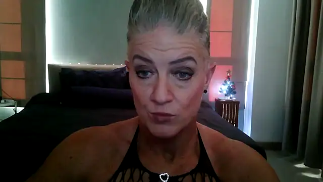 Snapshot of Devon2020 chatting on 11/30/25, 10:19 Devon2020 online show from 11/30/25, 10:19