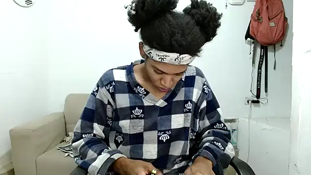 angelamarie1 online show from 11/22/25, 07:40