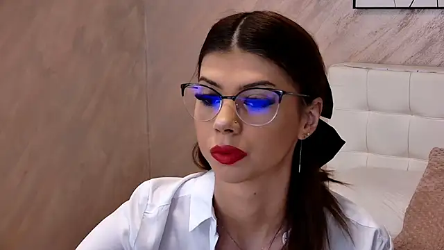 Sierra Halle online show from 12/15/24, 11:23