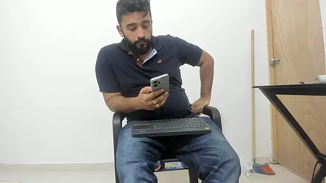 Snapshot of isearchcompany chatting on 11/17/25, 08:47 isearchcompany online show from 11/17/25, 08:47