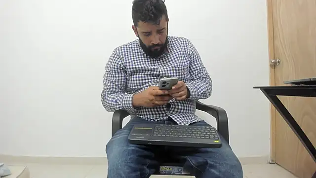 Snapshot of isearchcompany chatting on 11/20/25, 08:08 isearchcompany online show from 11/20/25, 08:08