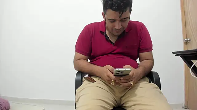 Snapshot of isearchcompany chatting on 11/27/25, 04:09 isearchcompany online show from 11/27/25, 04:09