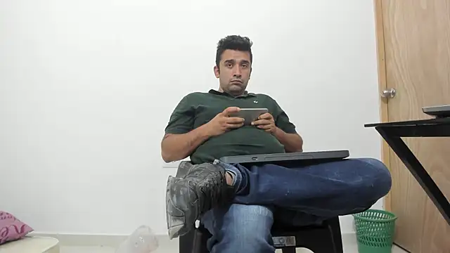 Snapshot of isearchcompany chatting on 11/29/25, 01:19 isearchcompany online show from 11/29/25, 01:19