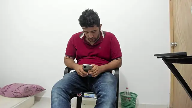 Snapshot of isearchcompany chatting on 12/04/25, 12:36 isearchcompany online show from 12/04/25, 12:36