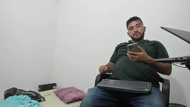 Snapshot of isearchcompany chatting on 12/16/25, 01:21 isearchcompany online show from 12/16/25, 01:21