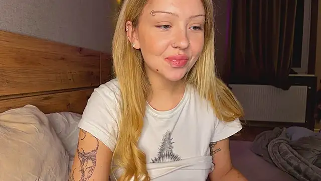 Snapshot of kiki_nikki chatting on 11/06/25, 04:52 kiki nikki online show from 11/06/25, 04:52