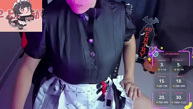 Roxy clark online show from 10/31/25, 09:10