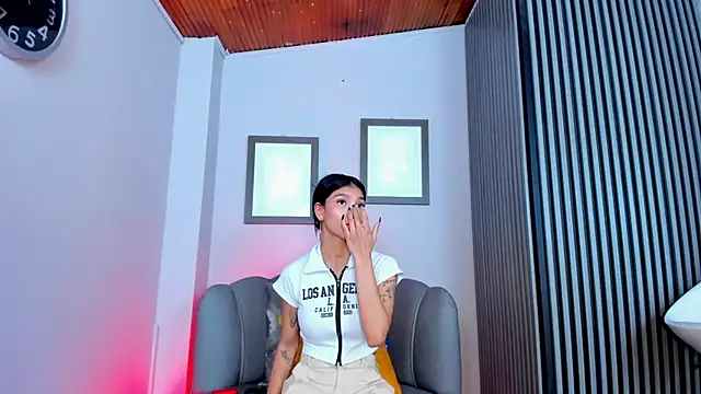 LauraAristizabal online show from 12/14/24, 11:23