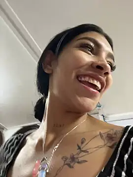 LauraAristizabal online show from 12/17/24, 01:27