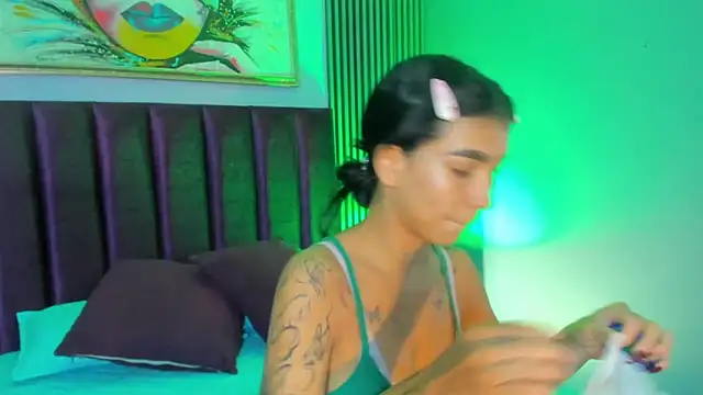 LauraAristizabal online show from 11/21/25, 12:37