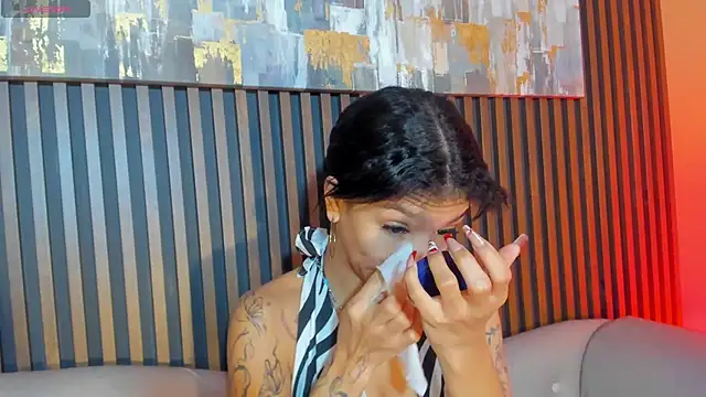 LauraAristizabal online show from 12/05/25, 12:36