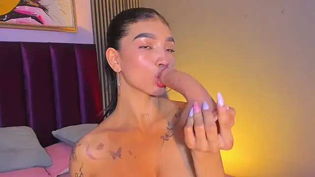 LauraAristizabal online show from 07/05/26, 12:17