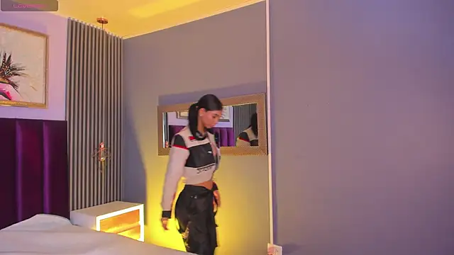 LauraAristizabal online show from 07/28/26, 03:43
