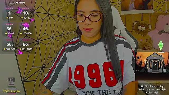 vane lopez  online show from 10/28/25, 08:44