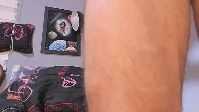 Snapshot of damn_fox chatting on 12/18/24, 10:57 damn fox online show from 12/18/24, 10:57