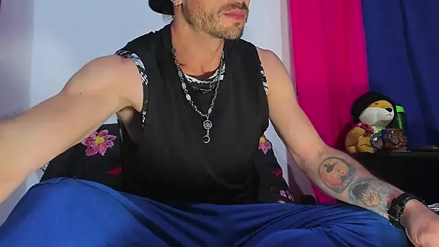 Snapshot of damn_fox chatting on 10/25/25, 02:41 damn fox online show from 10/25/25, 02:41