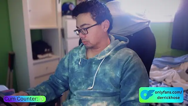 Snapshot of DerrickHose chatting on 11/16/25, 03:28 DerrickHose online show from 11/16/25, 03:28