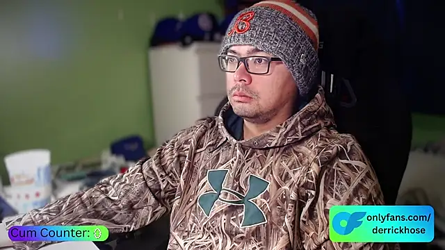 Snapshot of DerrickHose chatting on 11/18/25, 04:33 DerrickHose online show from 11/18/25, 04:33