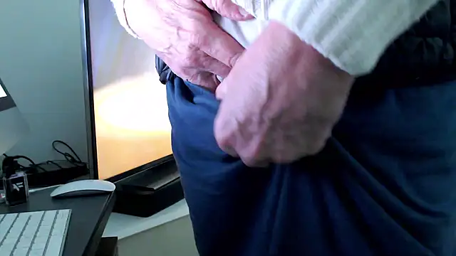 Snapshot of Unicum900 chatting on 03/14/25, 05:24 Unicum900 online show from 03/14/25, 05:24