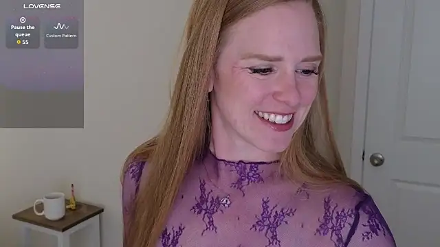 Snapshot of CharlotteDoe chatting on 10/05/25, 01:42 CharlotteDoe online show from 10/05/25, 01:42