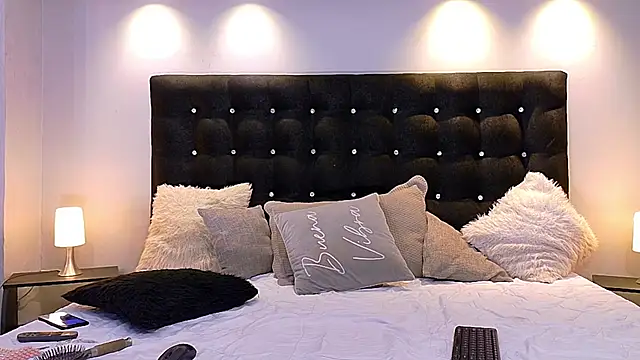 Snapshot of MiahWindsor chatting on 12/04/24, 09:57 MiahWindsor online show from 12/04/24, 09:57