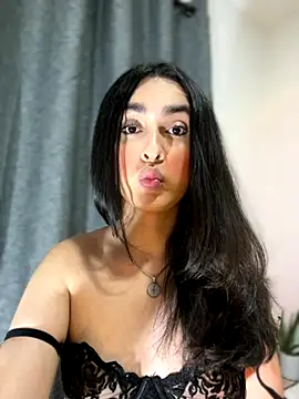 Snapshot of MiahWindsor chatting on 10/19/25, 04:46 MiahWindsor online show from 10/19/25, 04:46