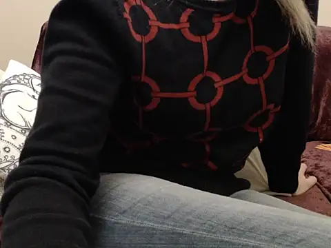 Snapshot of Galadriel chatting on 12/16/25, 04:01 Galadriel online show from 12/16/25, 04:01