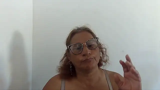 Snapshot of charrysexy1 chatting on 10/18/25, 03:24 charrysexy1 online show from 10/18/25, 03:24