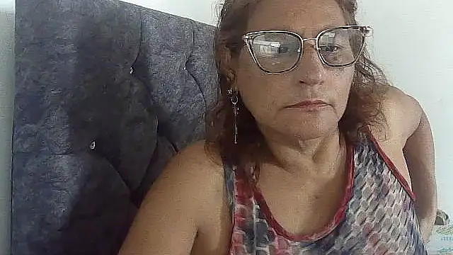 Snapshot of charrysexy1 chatting on 10/31/25, 01:01 charrysexy1 online show from 10/31/25, 01:01