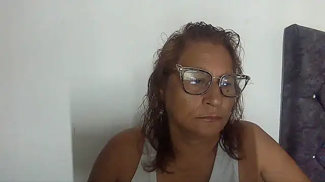 Snapshot of charrysexy1 chatting on 11/04/25, 01:43 charrysexy1 online show from 11/04/25, 01:43