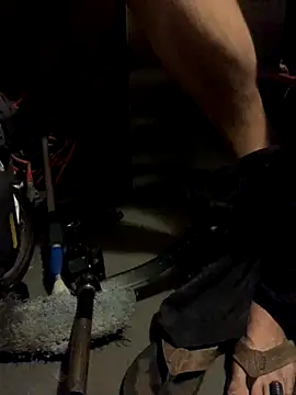 Snapshot of Likewise chatting on 11/18/25, 04:00 Likewise online show from 11/18/25, 04:00