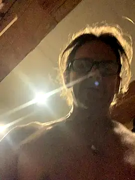 Snapshot of Likewise chatting on 12/17/25, 11:38 Likewise online show from 12/17/25, 11:38